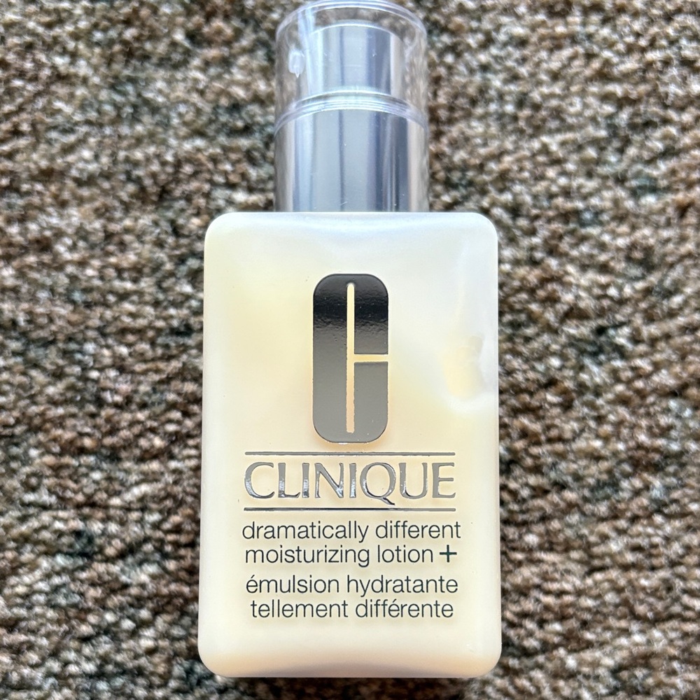 Clinique Dramatically Different Moisturizing Lotion in Creamy 4.2 ounces